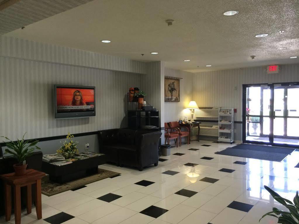 Days Inn & Suites By Wyndham Cambridge Esterno foto